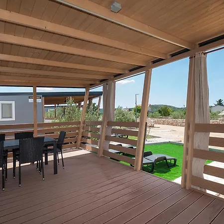 Mobile Banovi Dvori Iii * Tisno