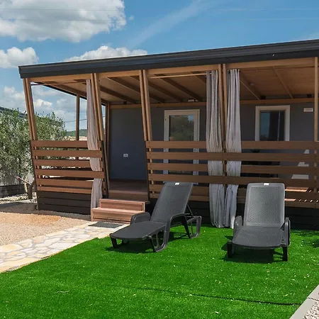 Mobile Banovi Dvori Iii * Tisno