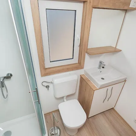 Mobile Banovi Dvori Iii Tisno