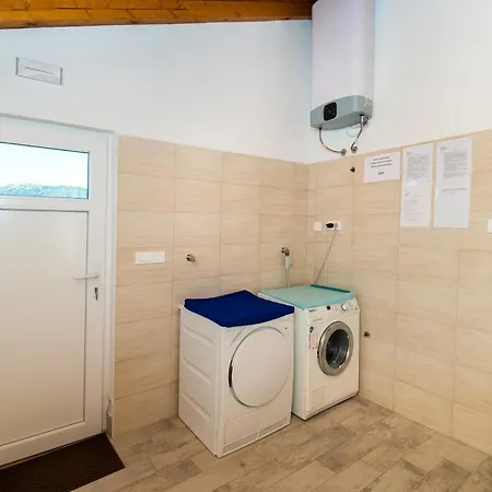 Mobile Banovi Dvori Iii * Tisno